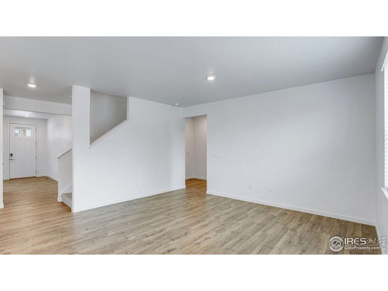 Spacious, unfurnished interior of a new home in Hansen Farm, Fort Collins (Image 33).