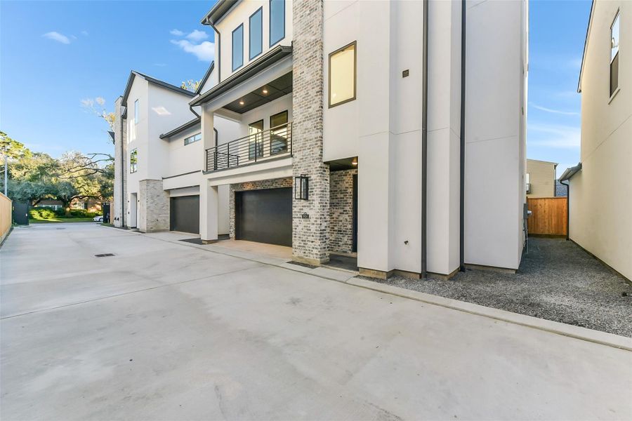 Exterior details and patio area of a home in , Houston (Image 30).