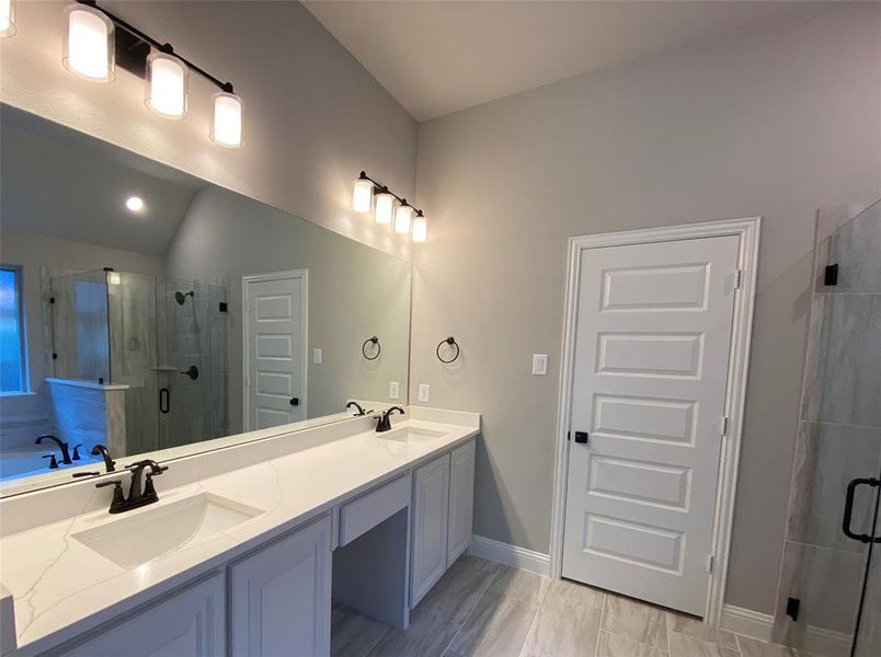 Dual sinks & quartz counters