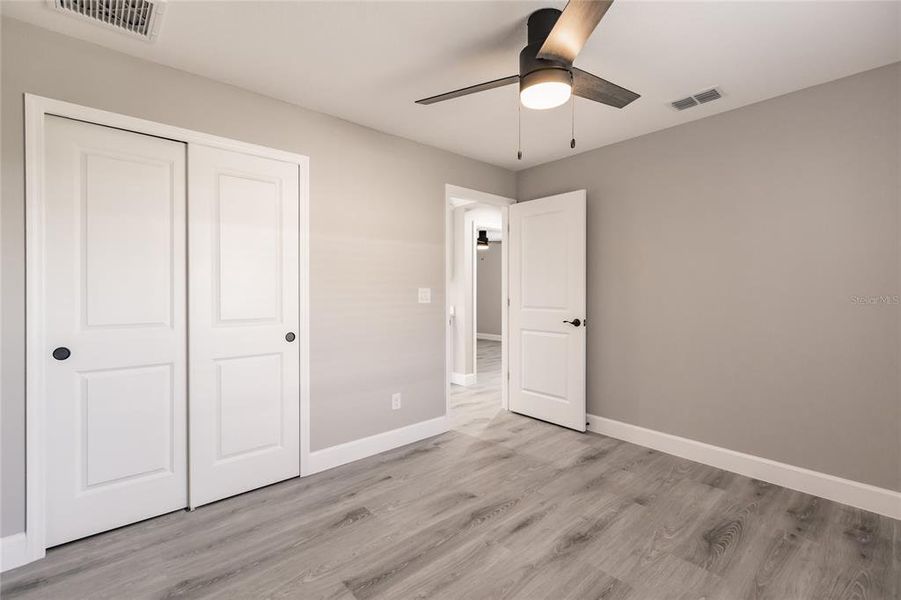 Spacious, unfurnished interior of a new home in , Cape Coral (Image 32).