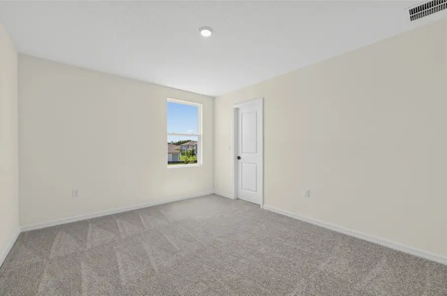 Spacious, unfurnished interior of a new home in Trailside, Mount Dora (Image 21).