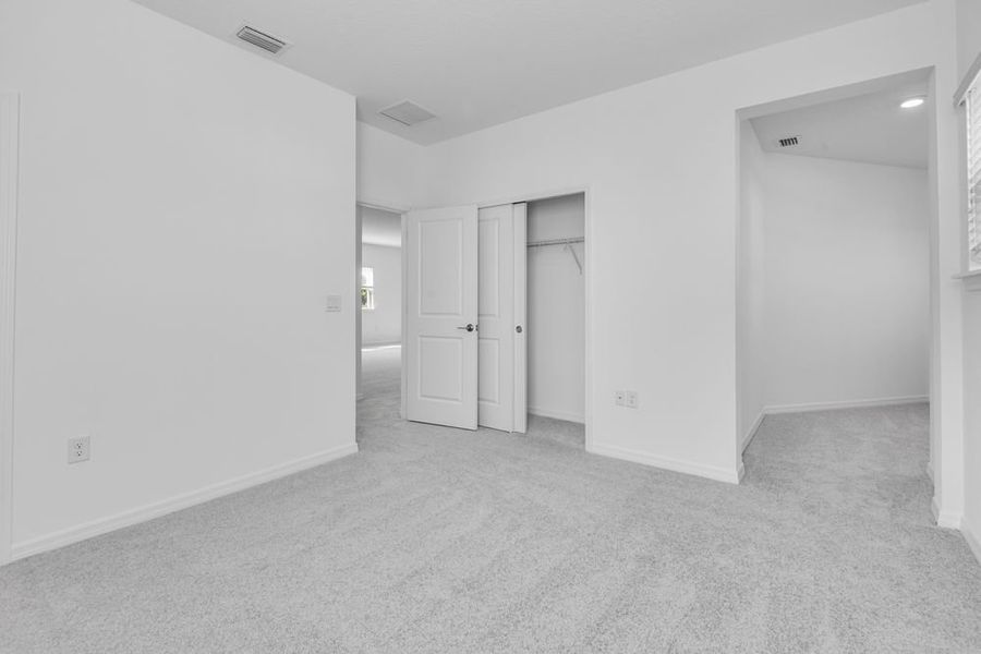 Spacious, unfurnished interior of a new home in Ardisia Park, New Smyrna Beach (Image 21).