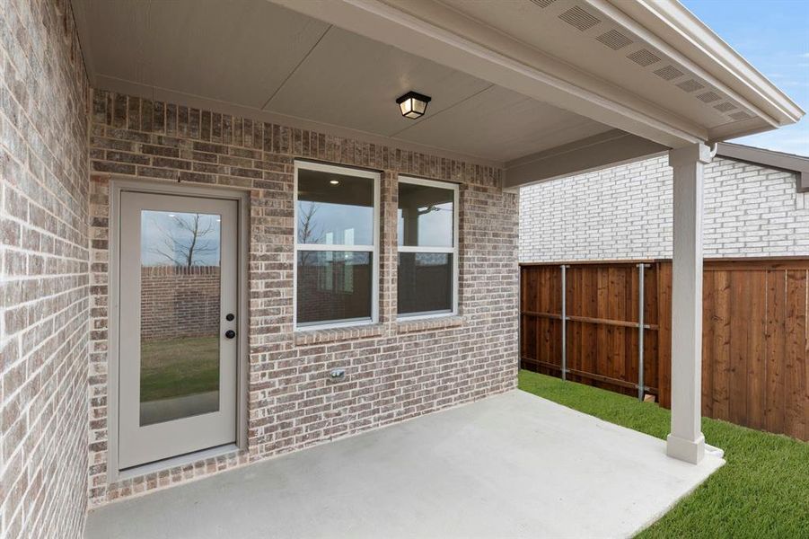 25. 5933 Laurel Lake - Patio