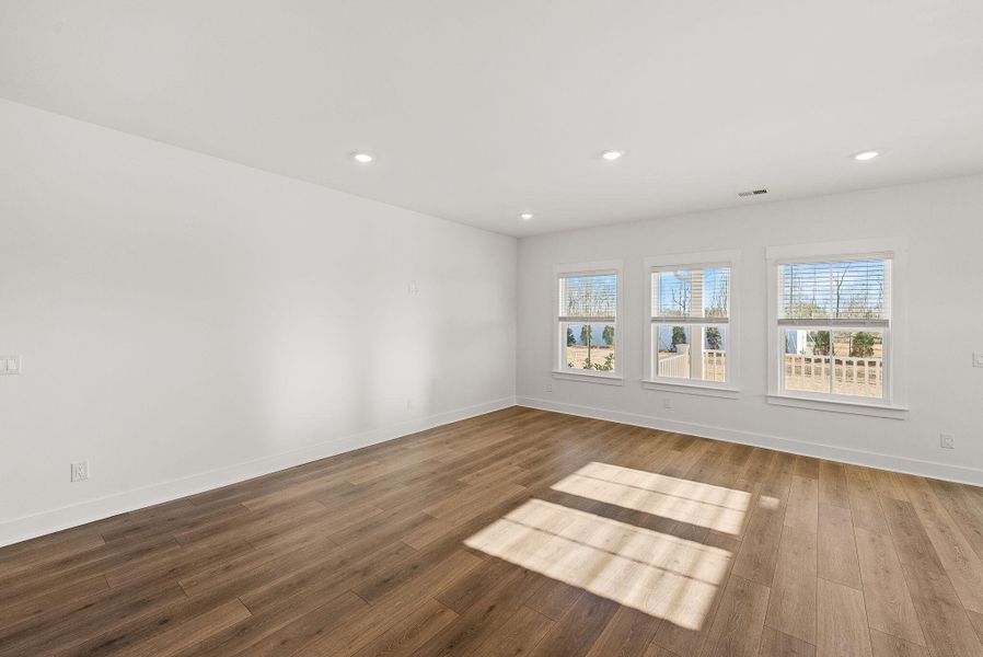 Spacious, unfurnished interior of a new home in The Coves at Lakes of Cane Bay, Summerville (Image 47). Spacious, unfurnished interior of a new home in The Coves at Lakes of Cane Bay, Summerville (Image 47).