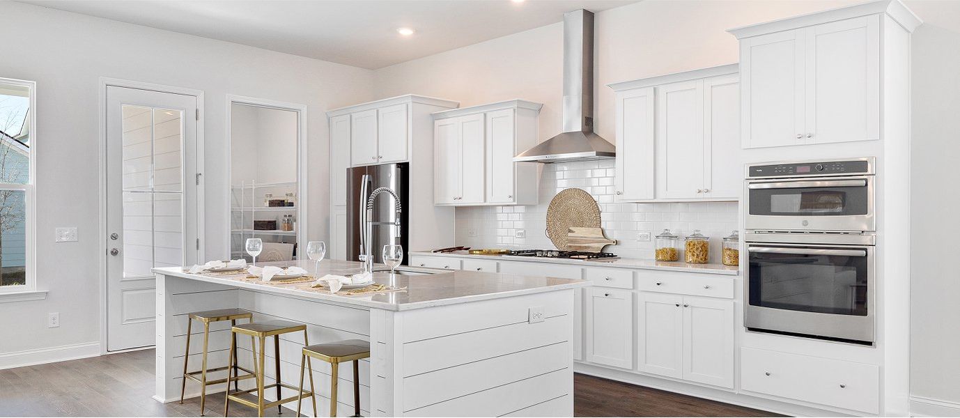 3033 Calhoun Kitchen 2of2 F1 9 22 25