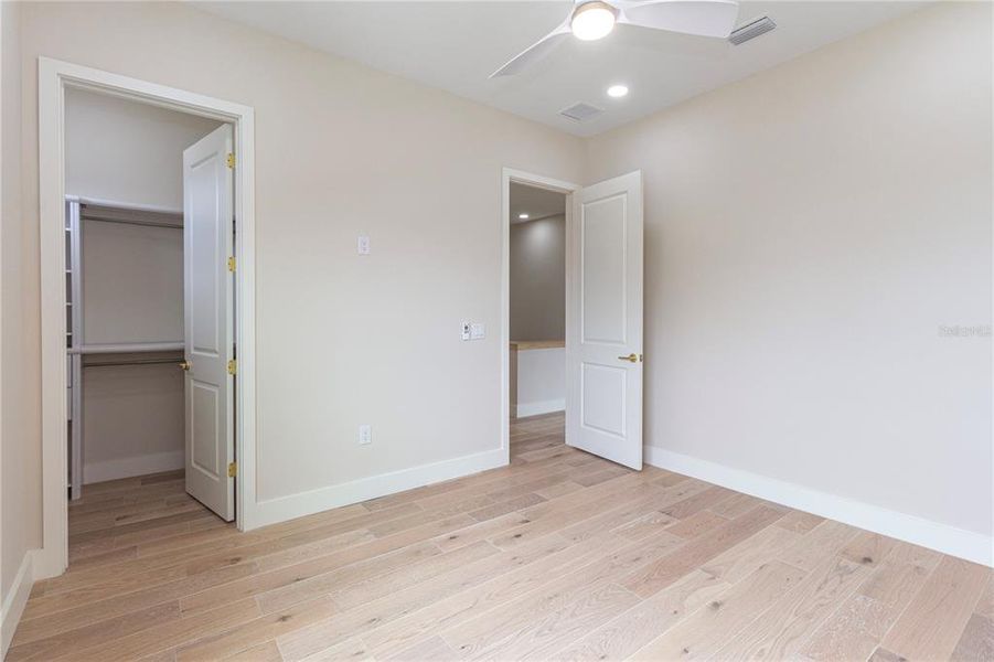 Spacious, unfurnished interior of a new home in , Tampa (Image 79).