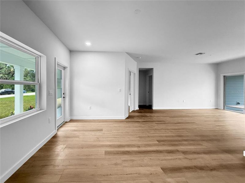 Dining & Family Room Open Floor Plan