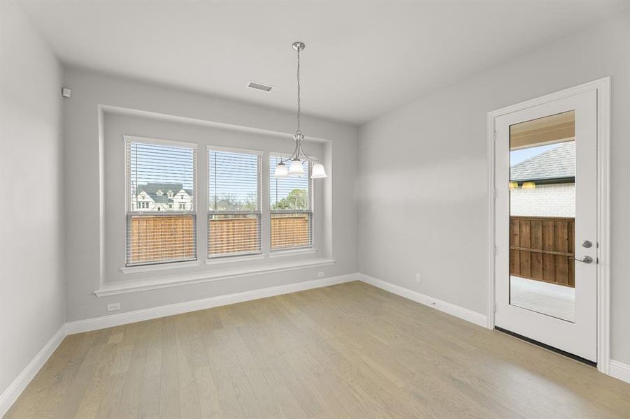 3539 Helios-Breakfast Nook-1