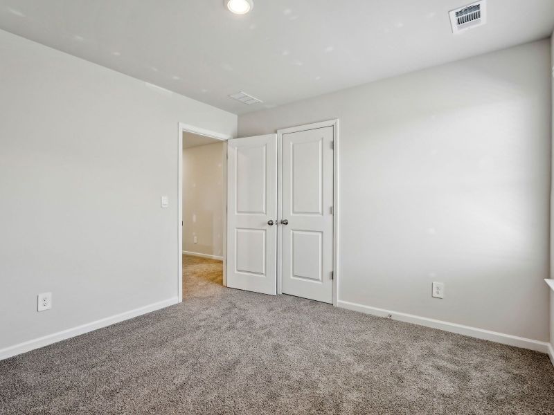 Spacious, unfurnished interior of a new home in Manning Mill, Adairsville (Image 22).
