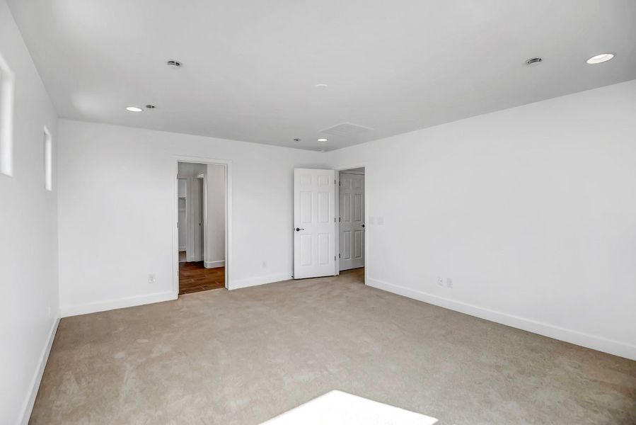 Spacious, unfurnished interior of a new home in Icon at Thunderbird, Glendale (Image 35).