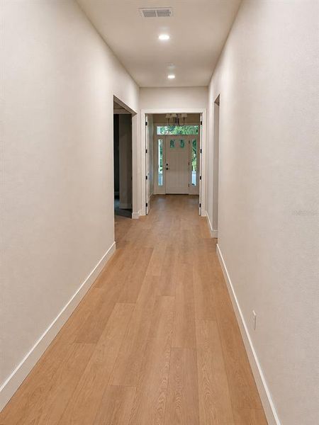 Spacious, unfurnished interior of a new home in , Ocala (Image 13).
