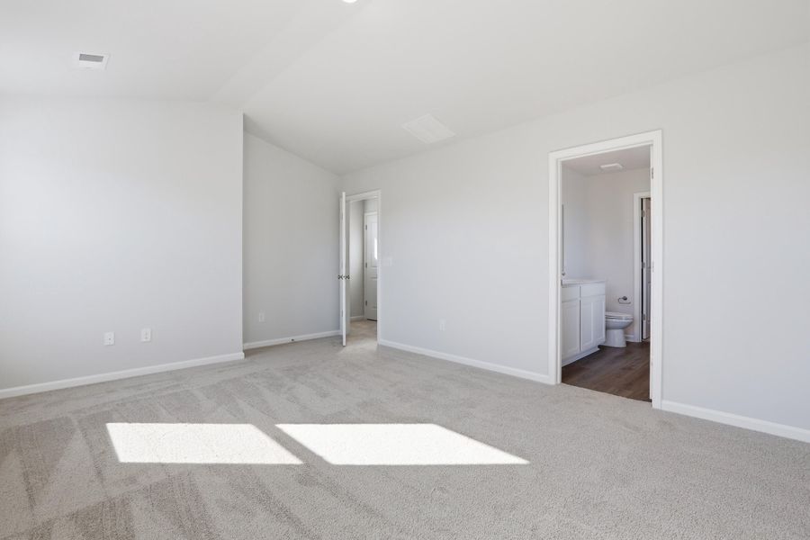 Spacious, unfurnished interior of a new home in Central Creek, Goose Creek (Image 13).