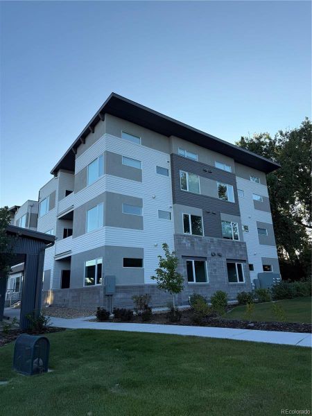 Condo located in Louisville, CO showcasing its design and architecture (Image 5).