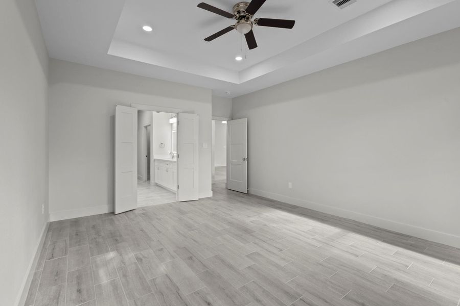 Spacious, unfurnished interior of a new home in , Nederland (Image 25).