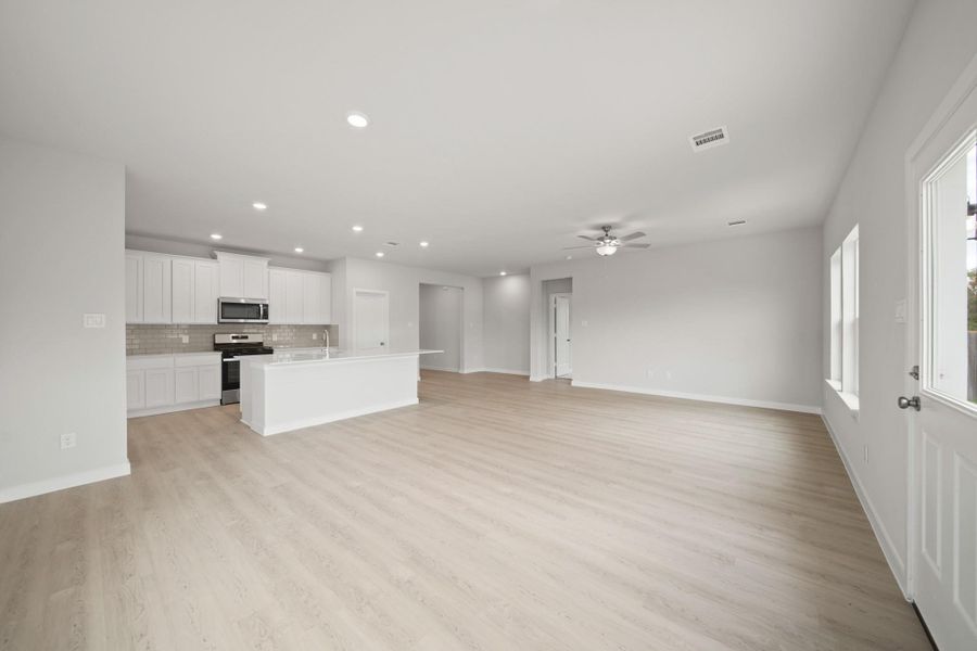 Spacious, unfurnished interior of a new home in Bayou Bend, Angleton (Image 25). Spacious, unfurnished interior of a new home in Bayou Bend, Angleton (Image 25).