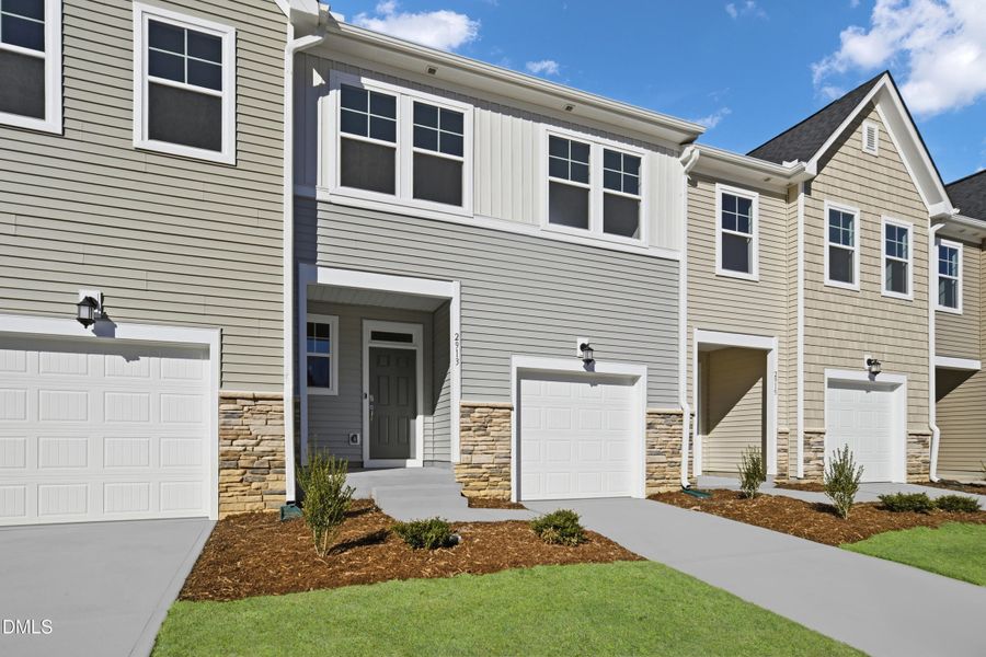 SUN_Everlee_Pic_CarsonII_QMI_226_Front_2