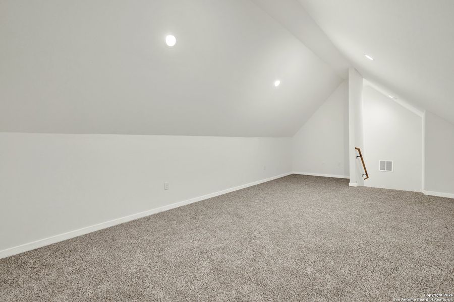 Spacious, unfurnished interior of a new home in , Canyon Lake (Image 23).