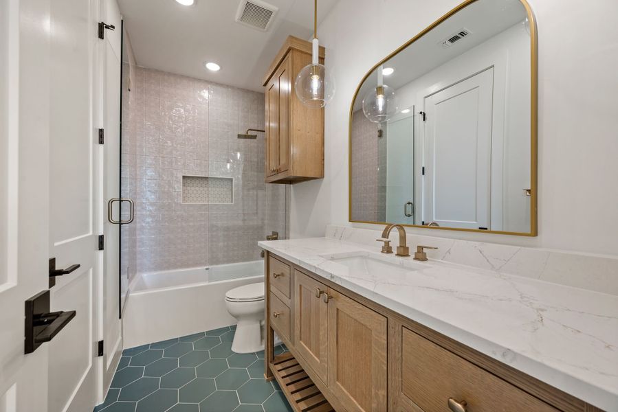Furnished interior view inside a new home in The Resort on Eagle Mt. Lake, Fort Worth (Image 40).