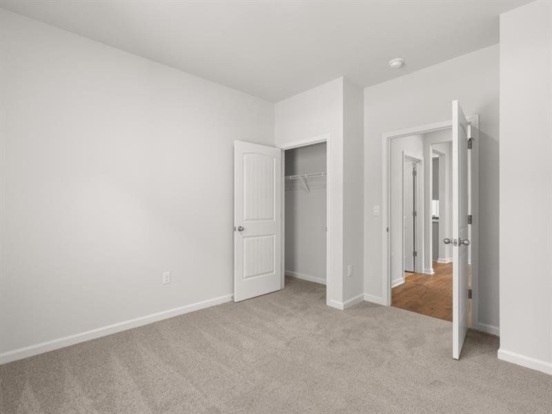 Spacious, unfurnished interior of a new home in Falcon Landing, Gainesville (Image 15).