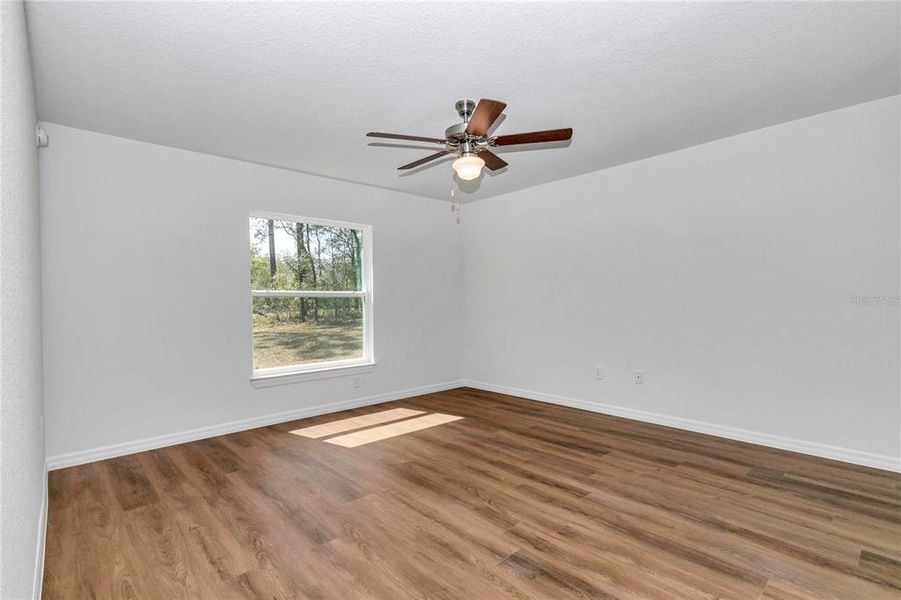 Spacious, unfurnished interior of a new home in , Dunnellon (Image 20).