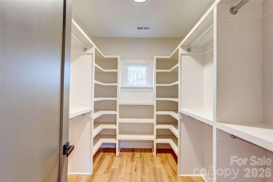 Spacious, unfurnished interior of a new home in , Charlotte (Image 20).