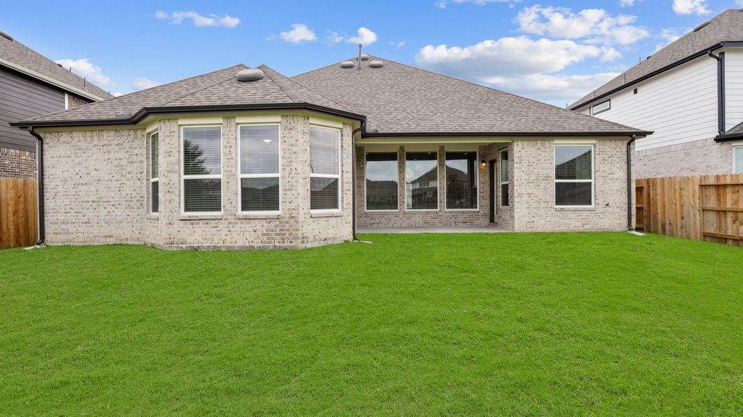 Representative exterior details of a home built from the The Casey - April Sound by Legend Homes in Lake Conroe Area Homes, Montgomery (Image 3).