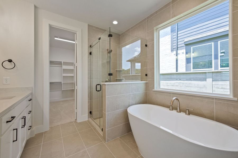 9817 Oak Glade - Primary Bathroom