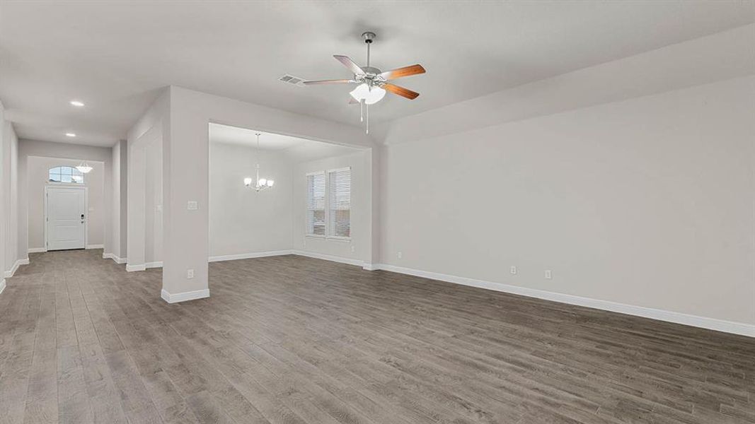 Spacious, unfurnished interior of a new home in Lakeview Pointe, Grand Prairie (Image 17). Spacious, unfurnished interior of a new home in Lakeview Pointe, Grand Prairie (Image 17).