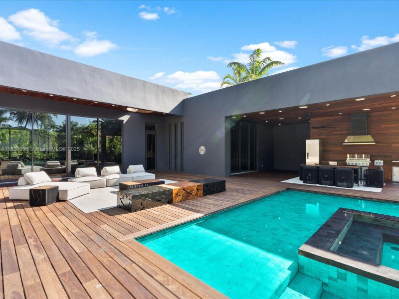 Exterior details and patio area of a home in , Miami (Image 44).