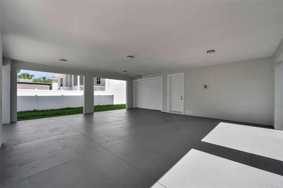 Spacious, unfurnished interior of a new home in , Tarpon Springs (Image 39). Spacious, unfurnished interior of a new home in , Tarpon Springs (Image 39).