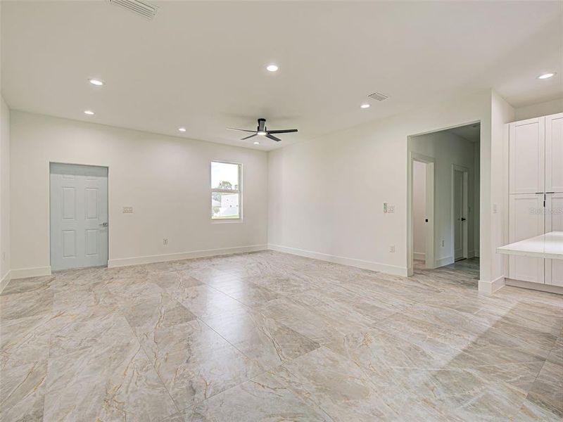 Spacious, unfurnished interior of a new home in , Port Charlotte (Image 38).