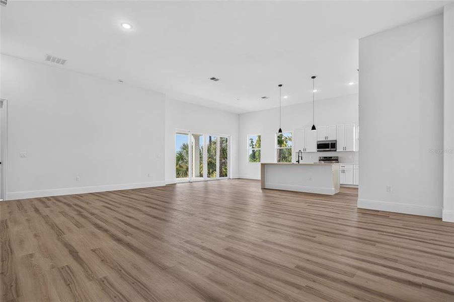 Spacious, unfurnished interior of a new home in , Port Charlotte (Image 35).