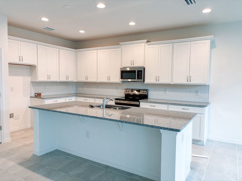 Kitchen | Kensington Flex | Lot 62 | Lake Lincoln in Eustis, FL | Landsea Homes