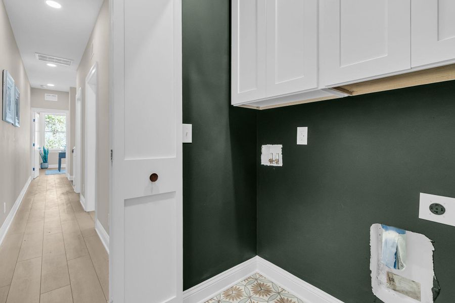 Spacious, unfurnished interior of a new home in , Charleston (Image 21).