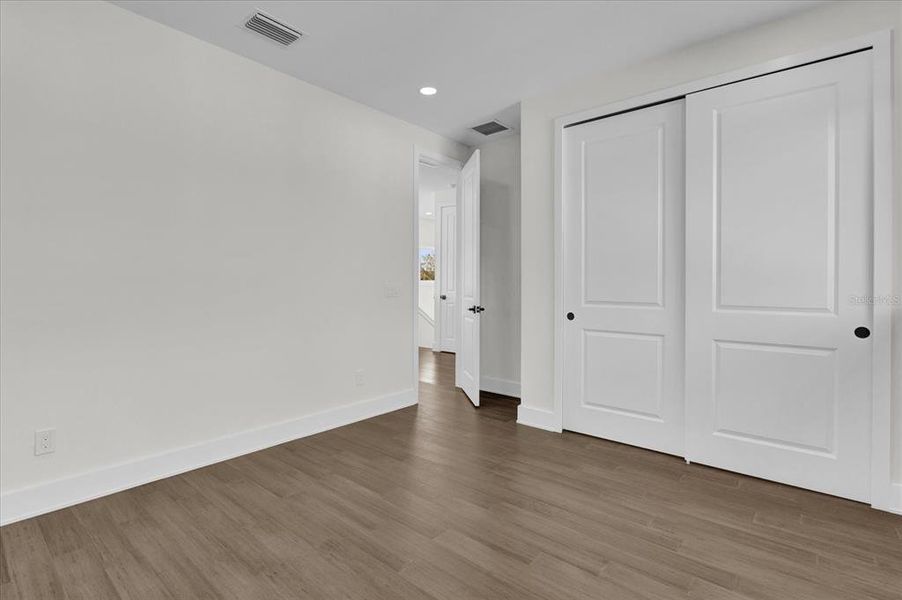 Spacious, unfurnished interior of a new home in , Orlando (Image 17).