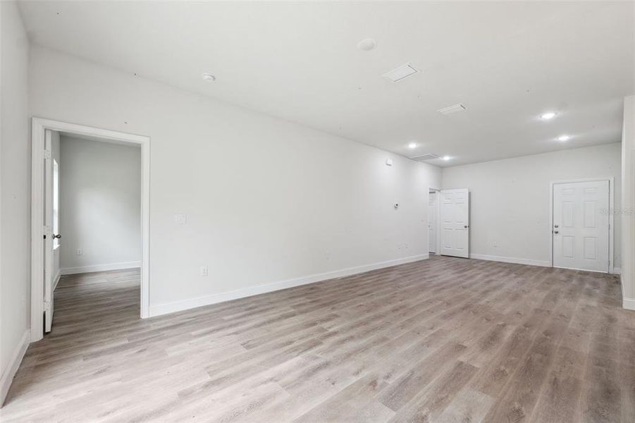 Spacious, unfurnished interior of a new home in , Citrus Springs (Image 36).