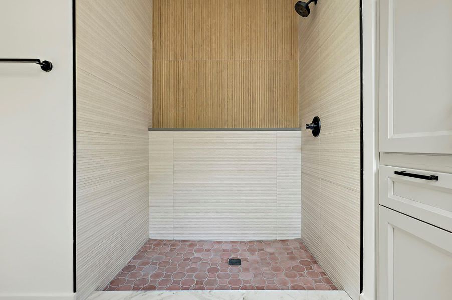 Full bathroom featuring a tile shower