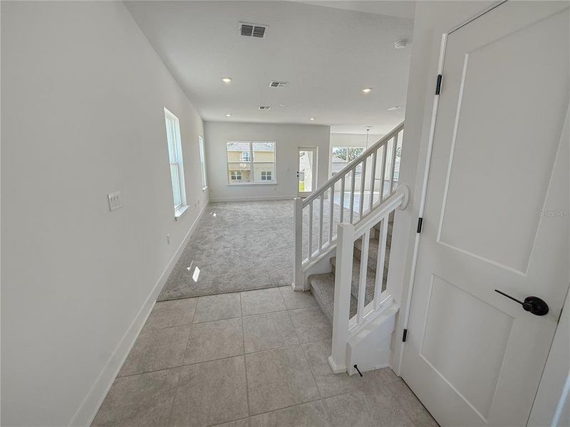 Spacious, unfurnished interior of a new home in Arbor Park, Leesburg (Image 8).