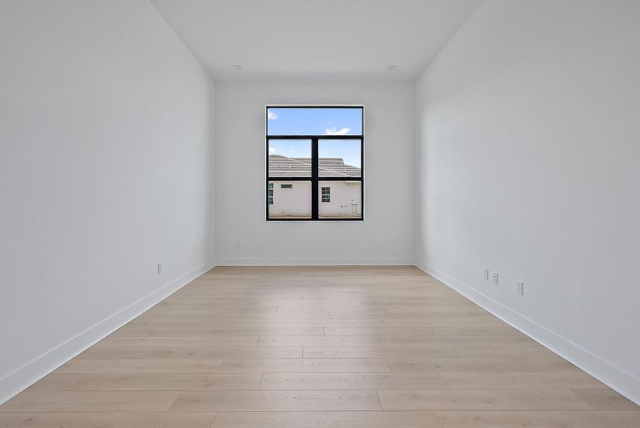Spacious, unfurnished interior of a new home in , Palm Beach Gardens (Image 33).