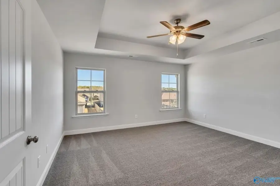 Spacious, unfurnished interior of a new home in Winding Oaks, Weeki Wachee (Image 17).