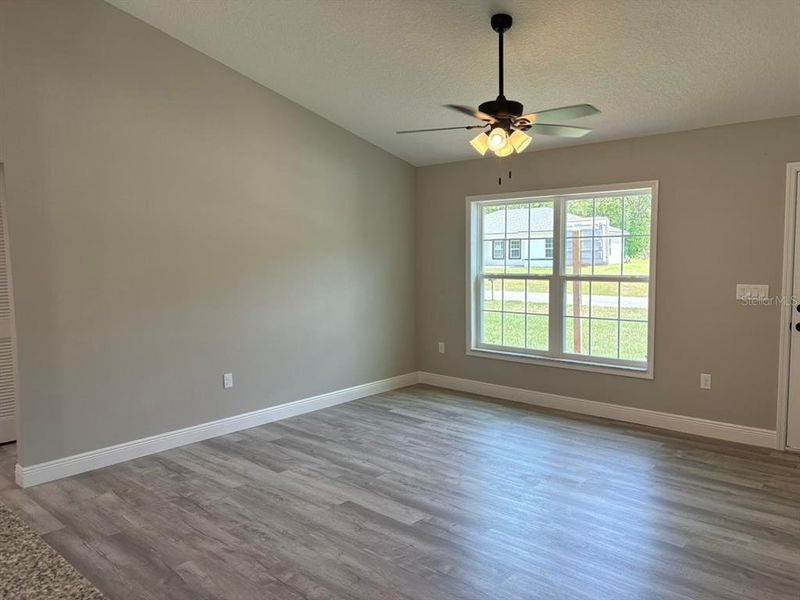 Spacious, unfurnished interior of a new home in , Dunnellon (Image 10).
