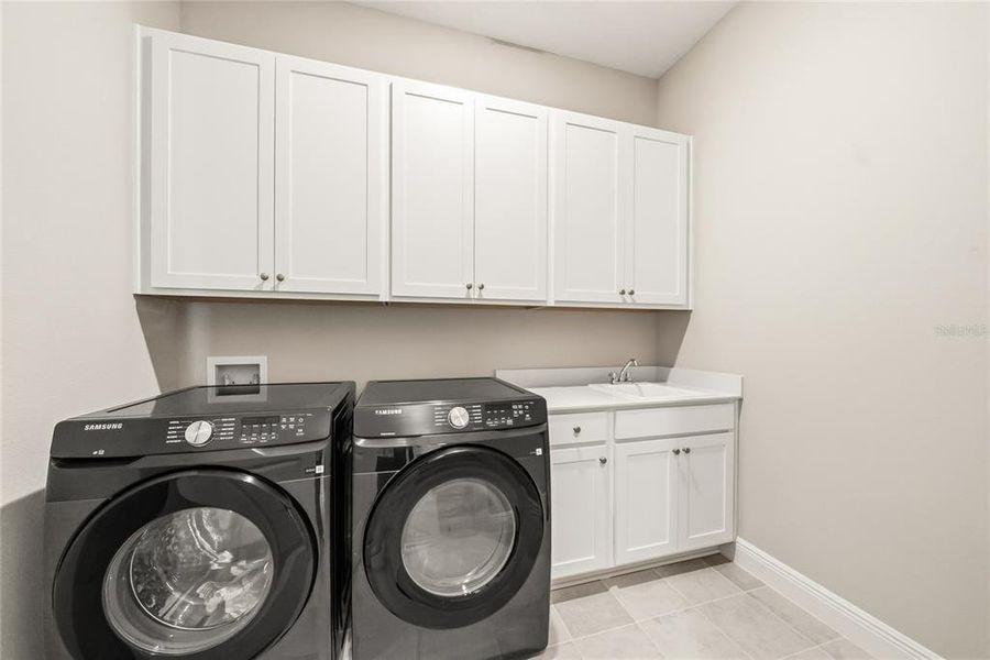 Furnished interior view inside a new home in Silverleaf Reserve, Winter Garden (Image 26).