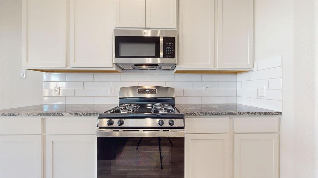 Close-up of interior finishes inside a home in Lexington Heights 50', Willis (Image 17).