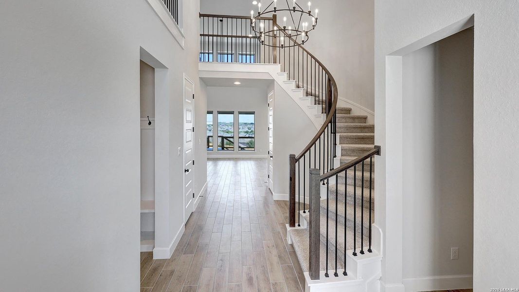 Spacious, unfurnished interior of a new home in Ladera, San Antonio (Image 20).