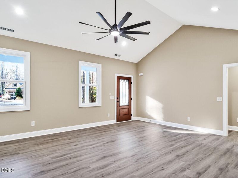 008-1280x960-living-room