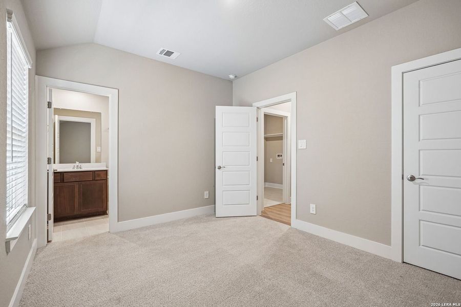 Spacious, unfurnished interior of a new home in Arcadia Ridge - Classic Series, San Antonio (Image 40).
