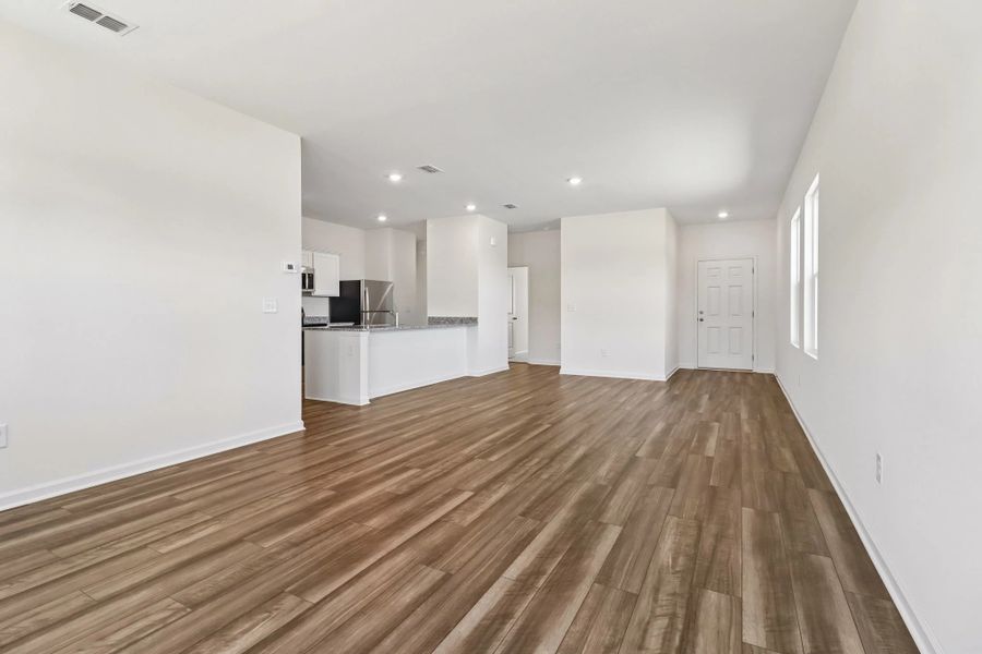 Representative unfurnished interior of a home built from the Larissa by Starlight Homes in Crescent Pointe, Carrollton (Image 15).