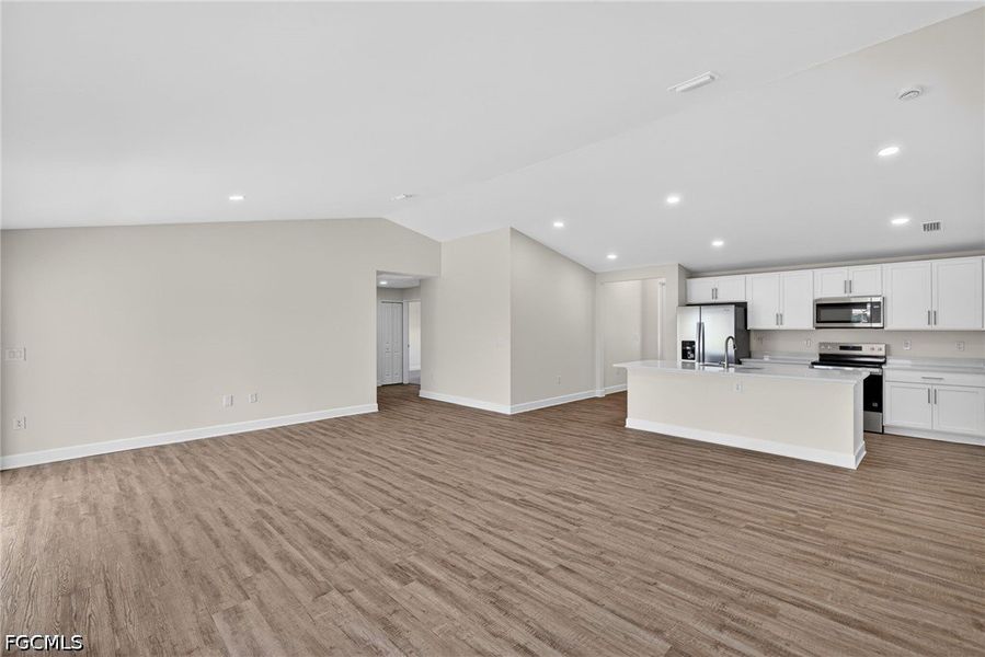 Spacious, unfurnished interior of a new home in Cape Coral, Cape Coral (Image 16).