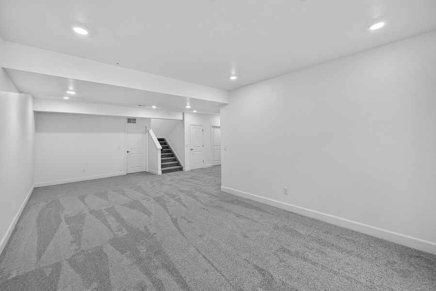 Spacious, unfurnished interior of a new home in Trailstone, Arvada (Image 26).