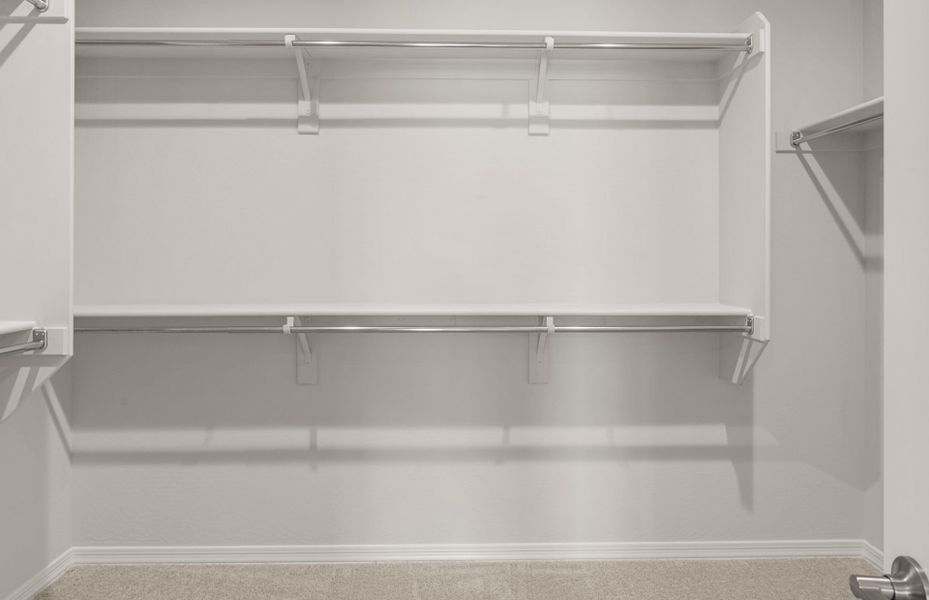 Spacious, unfurnished interior of a new home in Allen Ranches, Litchfield Park (Image 24).